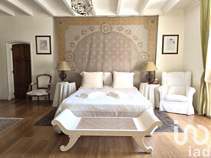 Maison - 270 m² - 10 pièces