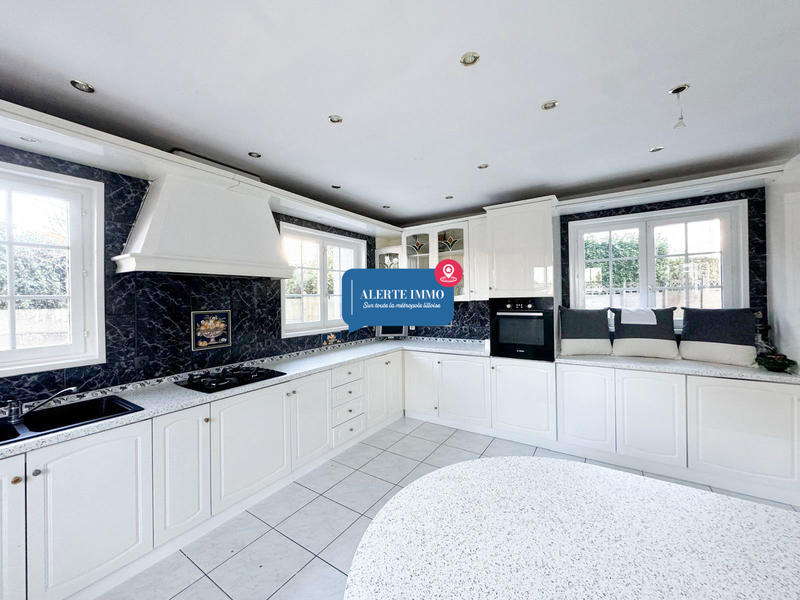 Maison - 203 m² - 5 pièces