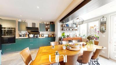 Maison - 260 m² - 12 pièces