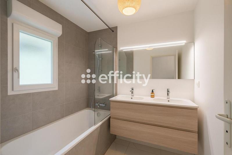 Maison - 80 m² - 5 pièces