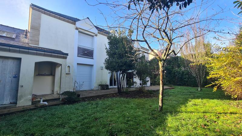 Maison - 220 m² - 7 pièces