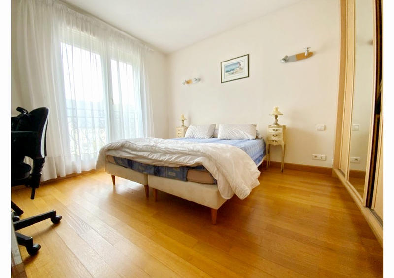 Maison - 250 m² - 6 pièces