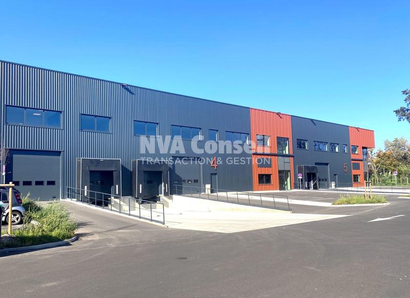 Entrepôt - 3 031 m²