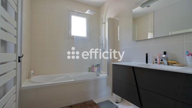 Villa - 170 m² - 6 pièces