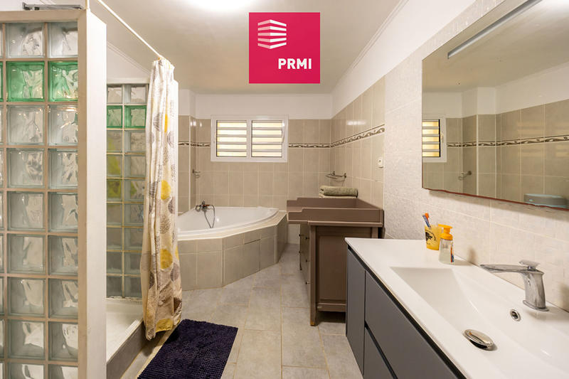 Maison - 213 m² - 8 pièces