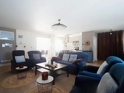 Maison traditionnelle - 178 m² - 6 pièces