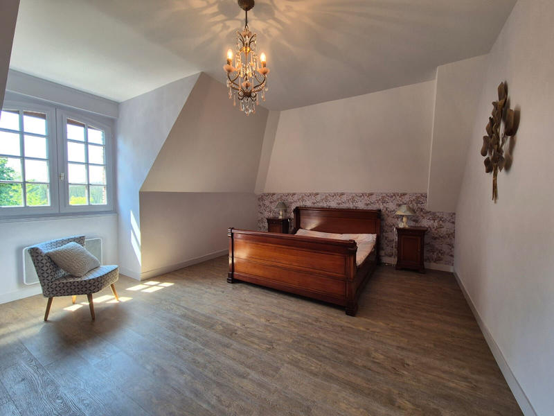 Maison - 222 m² - 7 pièces