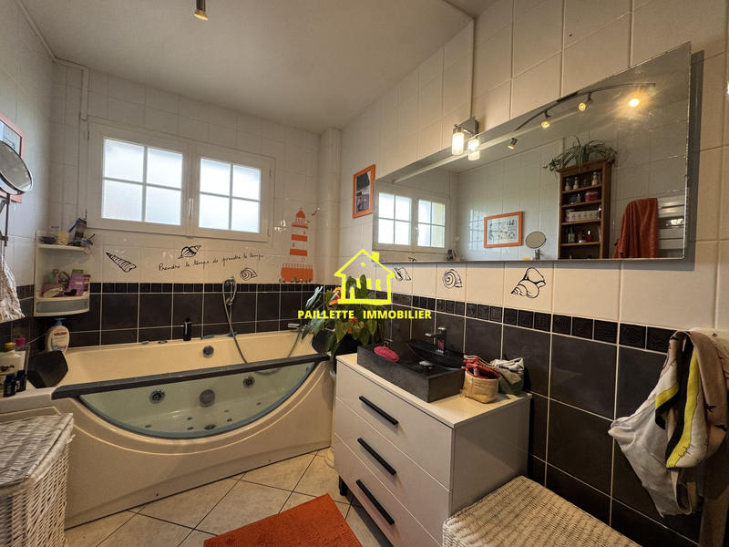 Maison traditionnelle - 185 m² - 5 pièces