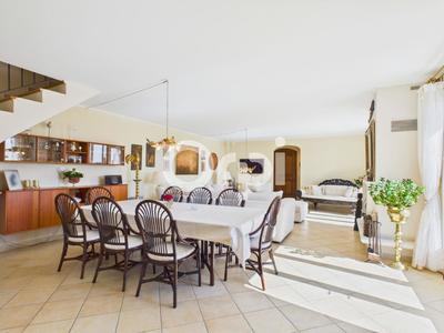 Villa - 167 m² - 5 pièces