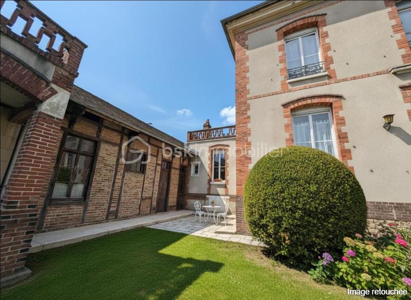 Demeure - 267 m² - 11 pièces