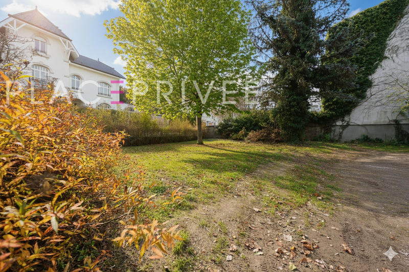 Maison - 400 m² - 12 pièces