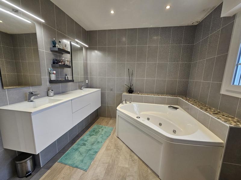 Maison - 142 m² - 6 pièces