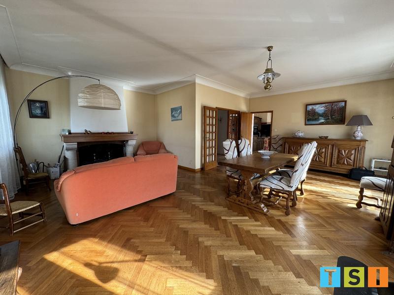 Maison - 217 m² - 7 pièces