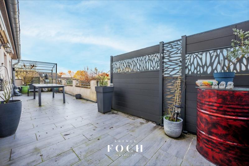 Maison traditionnelle - 220 m² - 8 pièces