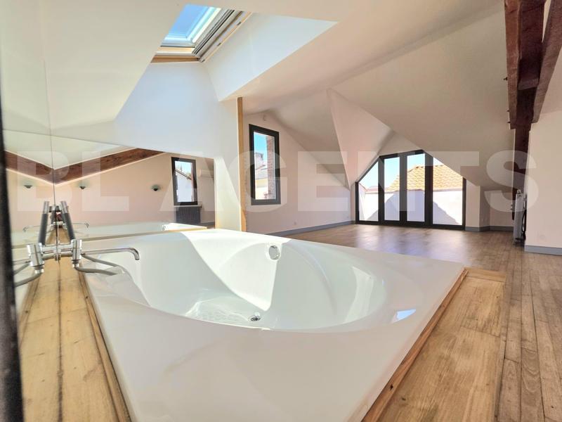 Maison - 240 m² - 6 pièces