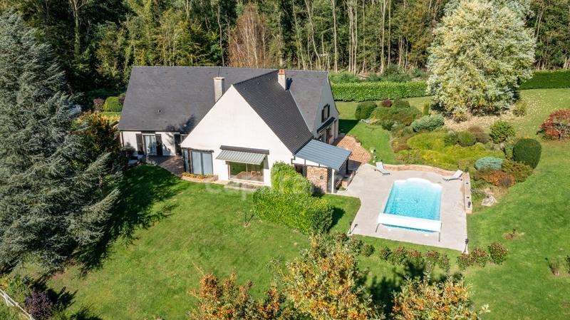 Maison - 300 m² - 10 pièces