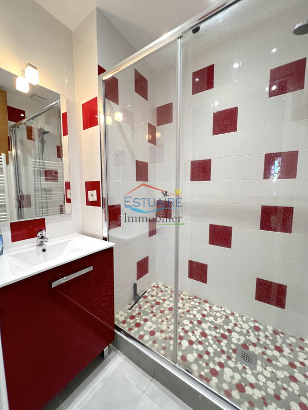 Maison traditionnelle - 220 m² - 8 pièces