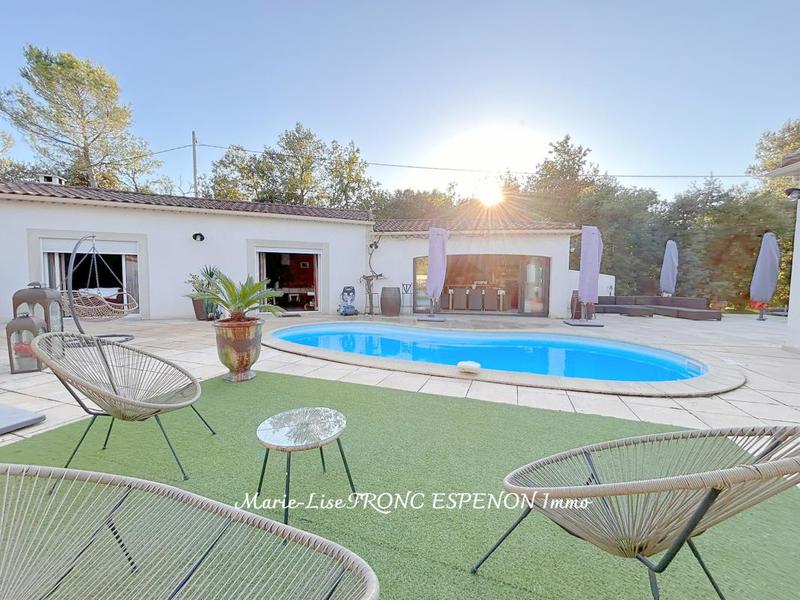 Maison - 210 m² - 8 pièces