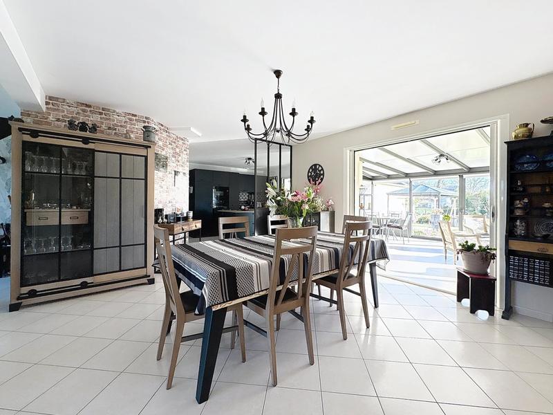 Maison - 200 m² - 7 pièces