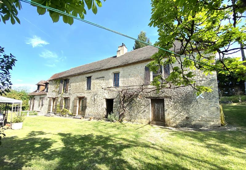 Maison traditionnelle - 211 m² - 7 pièces