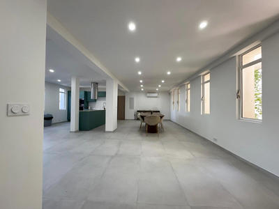 Appartement - 205 m² - 5 pièces