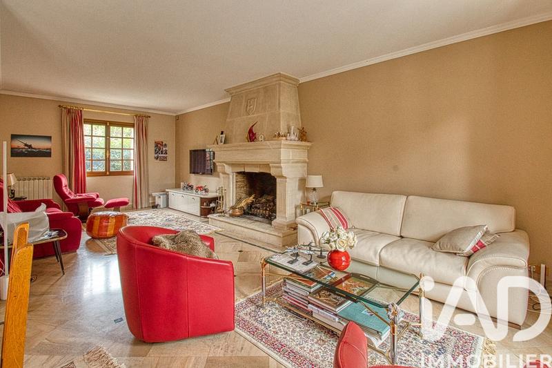 Maison - 235 m² - 10 pièces