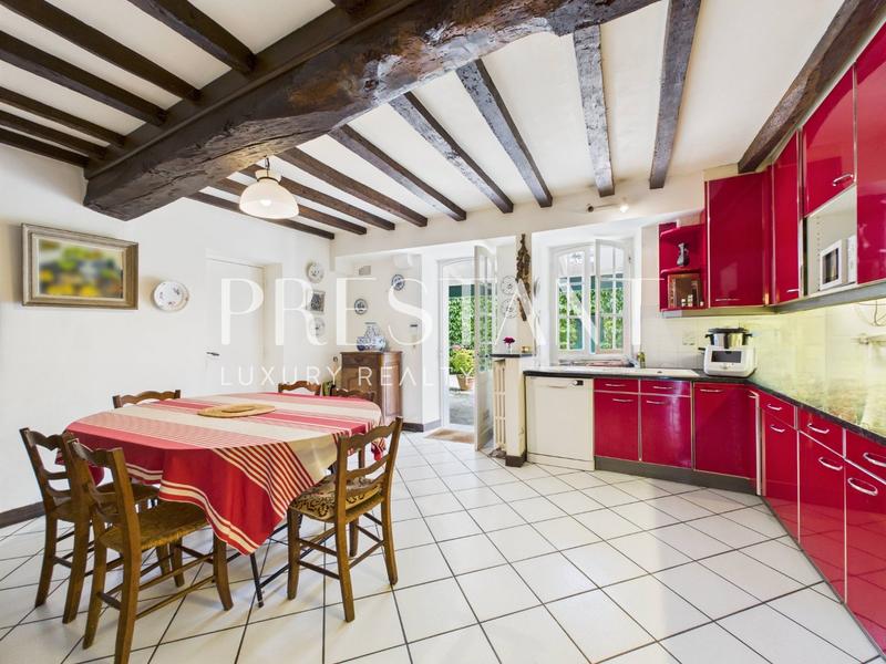 Maison - 285 m² - 7 pièces