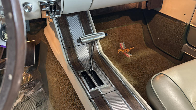 Ford Mustang Fastback 289 ci V8 champagne 1965