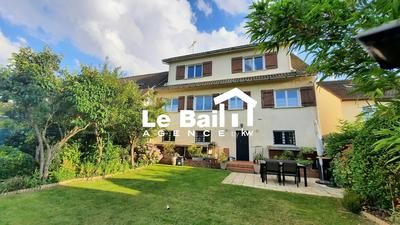 Maison - 180 m² - 8 pièces
