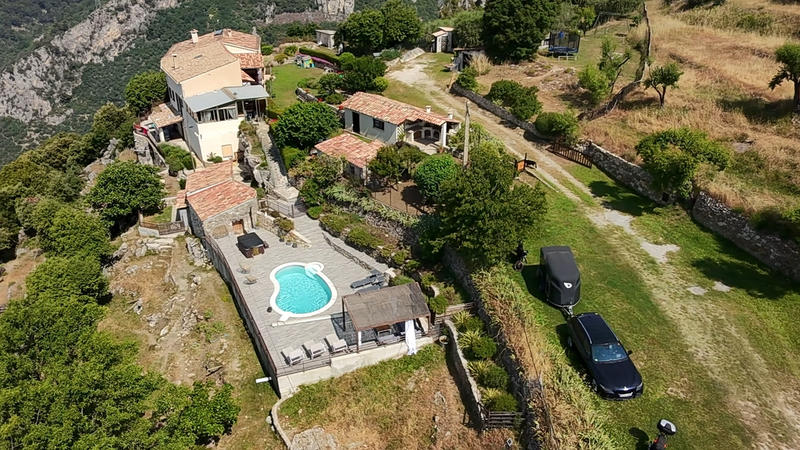 Maison - 180 m² - 9 pièces