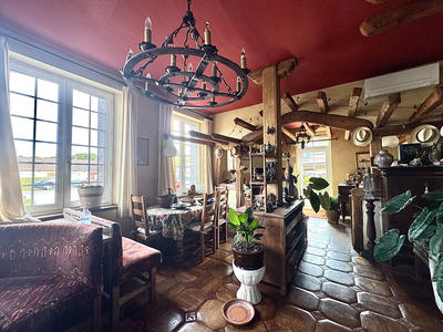 Demeure - 250 m² - 6 pièces