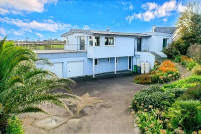 Maison - 180 m² - 7 pièces