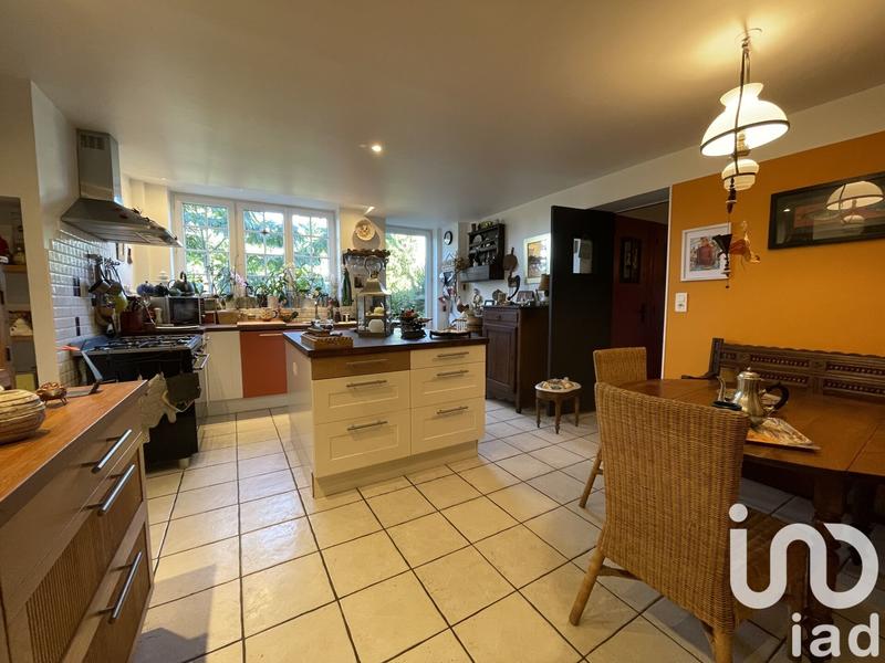 Maison - 275 m² - 11 pièces