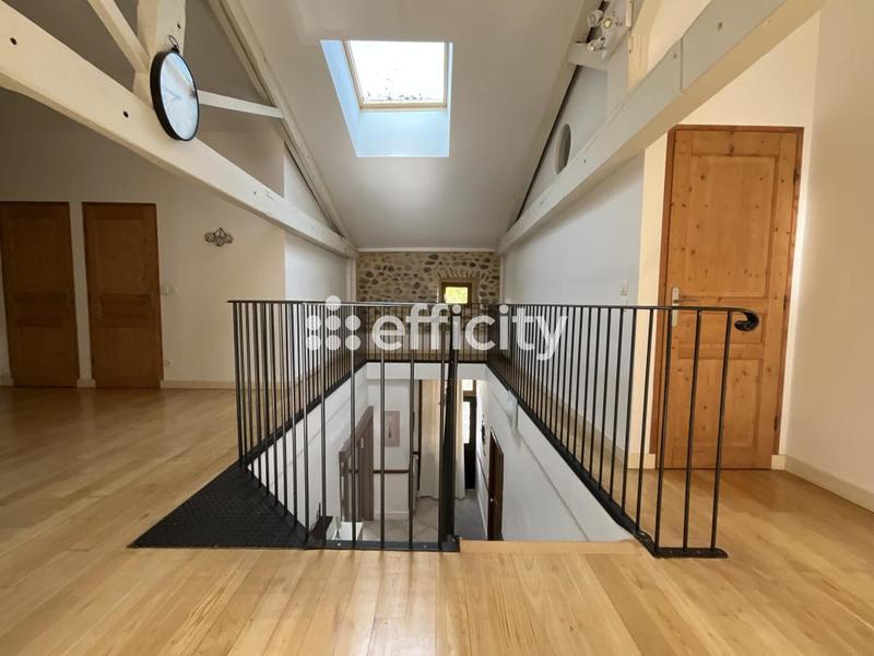 Maison - 305 m² - 13 pièces