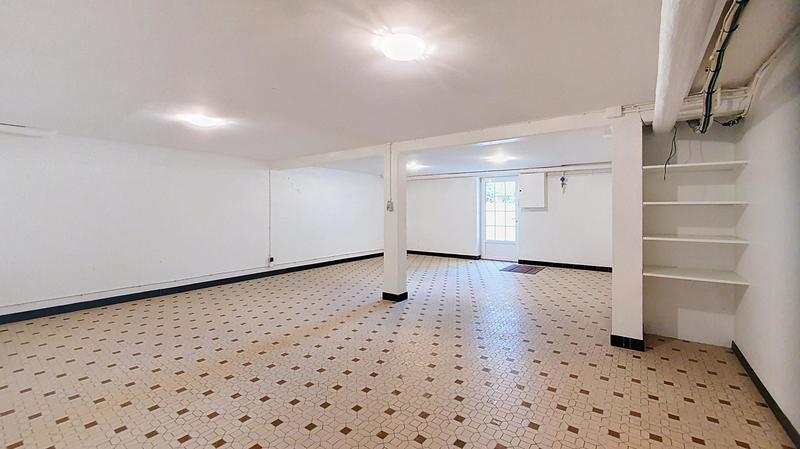 Maison - 370 m² - 10 pièces