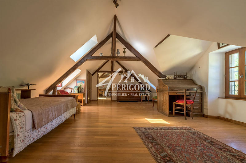 Maison - 227 m² - 14 pièces