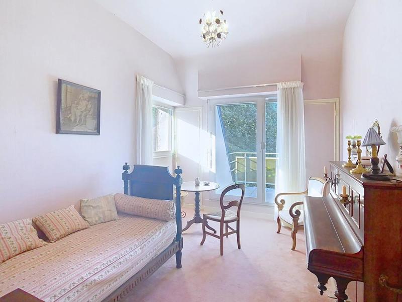 Villa - 273 m² - 9 pièces