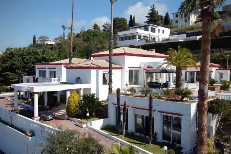 Villa - 665 m² - 8 pièces