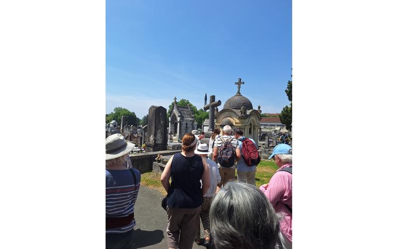 Mémoire de pierres : entretenir et restaurer le cimetière urbain