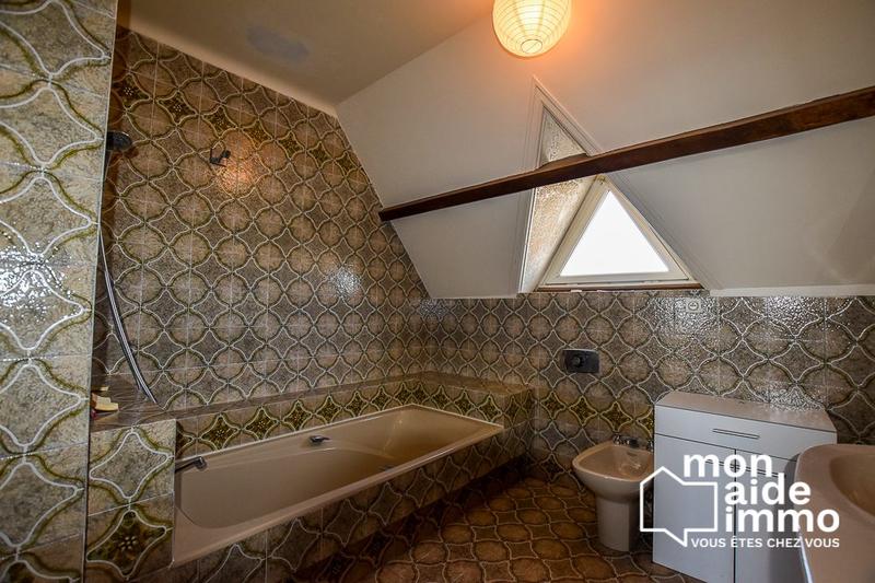 Maison traditionnelle - 240 m² - 9 pièces