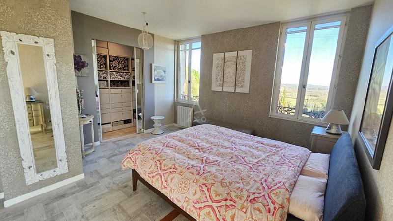 Maison - 332 m² - 6 pièces