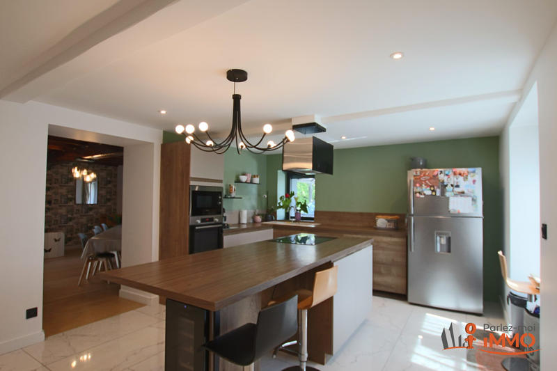 Maison - 220 m² - 9 pièces