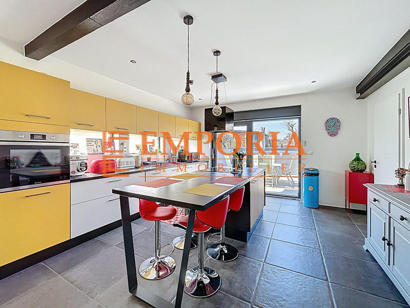 Maison - 94 m² - 5 pièces