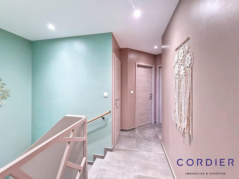 Maison - 121 m² - 6 pièces