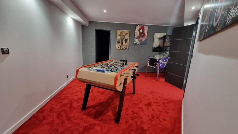 Maison - 239 m² - 4 pièces