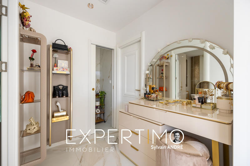 Maison - 230 m² - 9 pièces