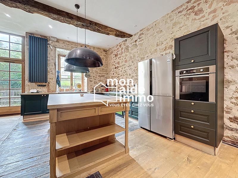 Maison - 300 m² - 12 pièces