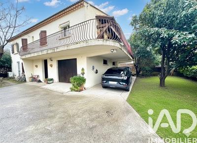 Maison - 180 m² - 6 pièces