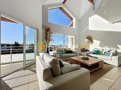 Maison - 278 m² - 8 pièces