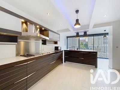 Maison - 180 m² - 5 pièces